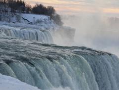 Lo spettacolo mozzafiato delle cascate del Niagara ghiacciate - In a Bottle
