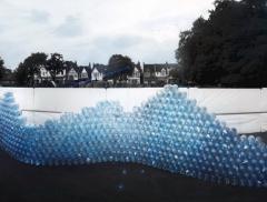 Waving Wall: l'installazione che racconta l'acqua invisibile 