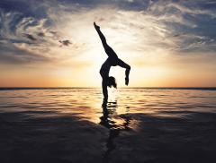 Idratazione e metodo Bikram Yoga per battere lo stress 