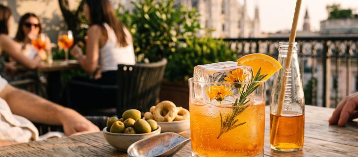 - Ice-Cubes Gourmet la scienza e il trend dietro i cubetti di ghiaccio perfetti (e trasparenti)