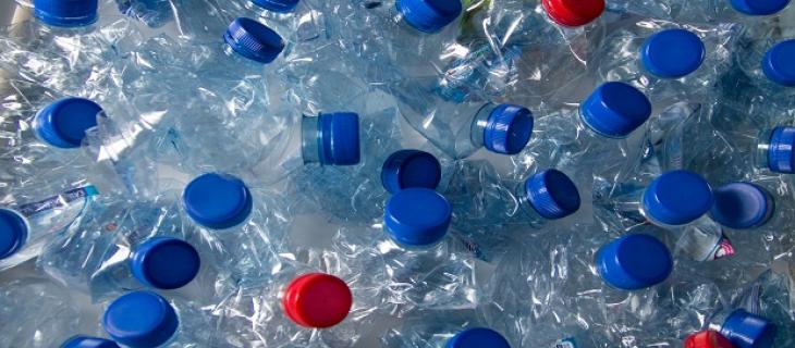 Le 7 regole di Corepla per il riciclo in vacanza