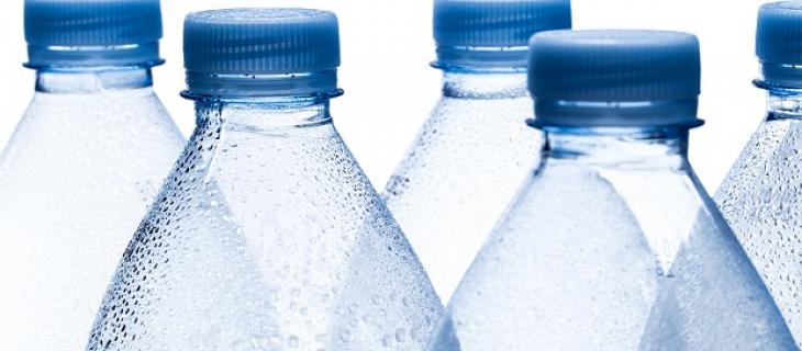In dieci anni il peso delle bottiglie in PET è diminuito del 47,7%