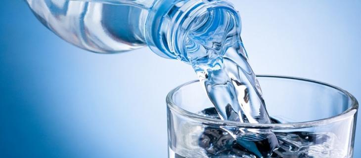 Il 60% degli inglesi beve solo un bicchiere d'acqua al giorno