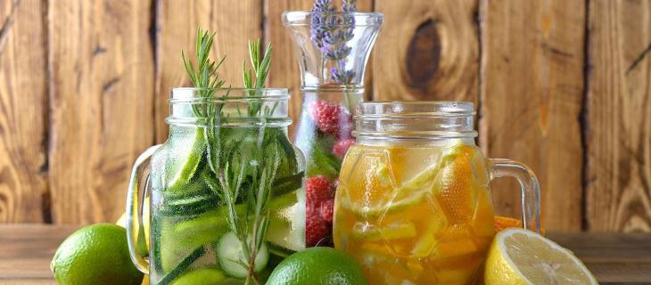 Acqua Detox: tutti i vantaggi e le ricette dell’acqua depurativa da preparare in casa