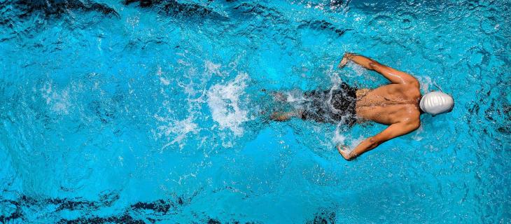 Fisioterapia in acqua: quali sono i benefici e per chi è adatta