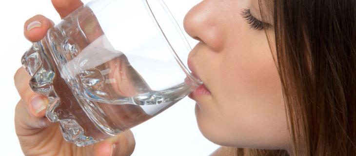 Acqua per abbassare il colesterolo alto, quale bere?