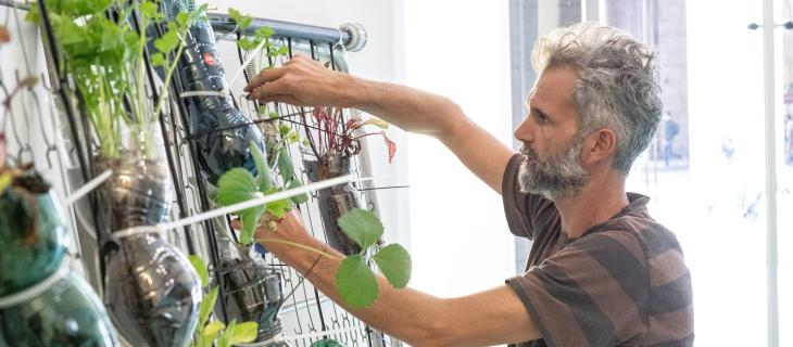 Eugenio Tibaldi, l’artista che racconta la connessione tra l’arte e l’acqua
