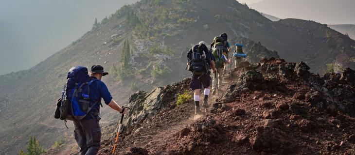 Trekking in montagna, i benefici del camminare ad alta quota