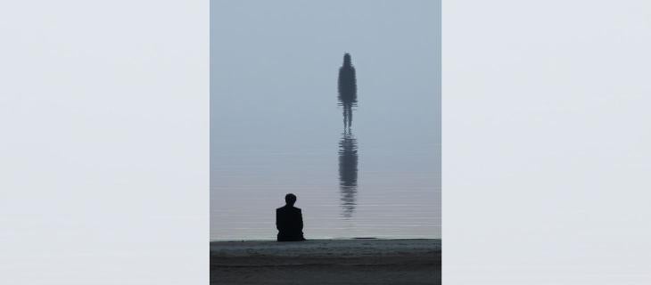 "Specchi d'acqua" di Massimiliano Nuzzolo: dove l'anima incontra l'Oceano al suono dei Velvet Underground