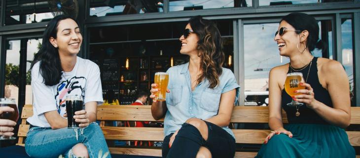 Connessioni vere senza wi-fi: così 1 italiano su 2 immagina la socialità estiva