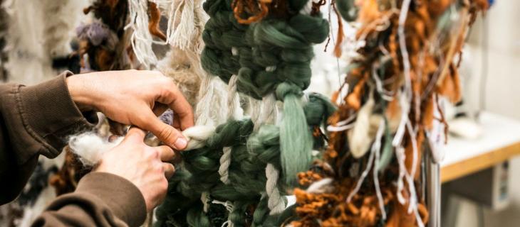 Plot, l’opera d’arte che promuove la sostenibilità nella moda