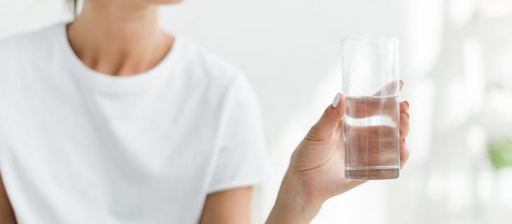L'acqua e l'alimentazione corretta per la depurazione del fegato