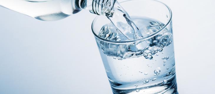 Acqua, limone e bicarbonato: benefici ed effetti