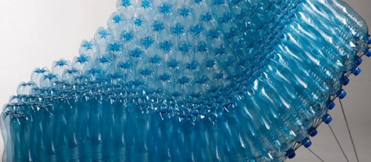 Bottiglie di plastica protagoniste, la Green Art spopola sul web