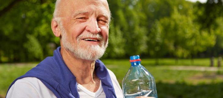 Anziani e idratazione: perché non sentono lo stimolo della sete Anziani e idratazione: perché non sentono lo stimolo della sete