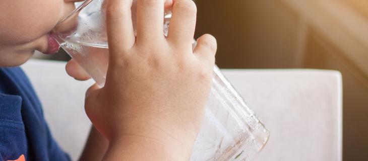Bambini e idratazione: negli Usa uno su 2 non beve abbastanza Bambini e idratazione: negli Usa uno su 2 non beve abbastanza