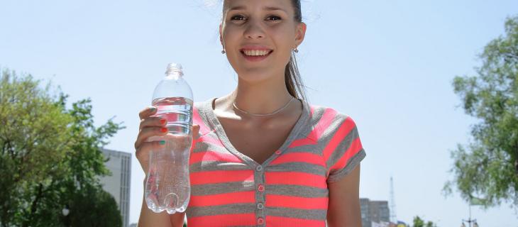 I 7 trucchi per bere più acqua 