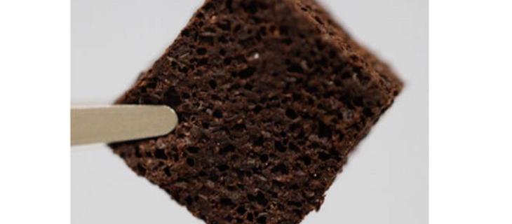 Dal caffè arriva la spugna che depura l'acqua Dal caffè arriva la spugna che depura l'acqua