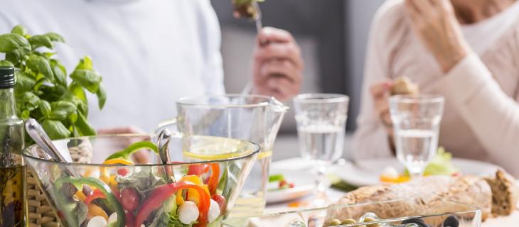 Dieta mediterranea e tanta acqua per salvare il cuore 