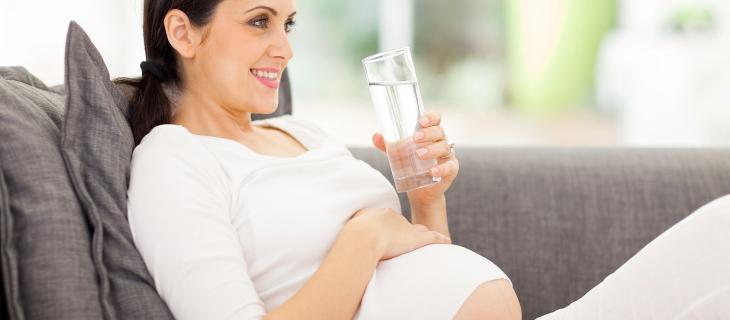 Festa della Mamma, come le donne in dolce attesa dovrebbero mantenersi idratate - In a Bottle Festa della Mamma, come le donne in dolce attesa dovrebbero mantenersi idratate - In a Bottle