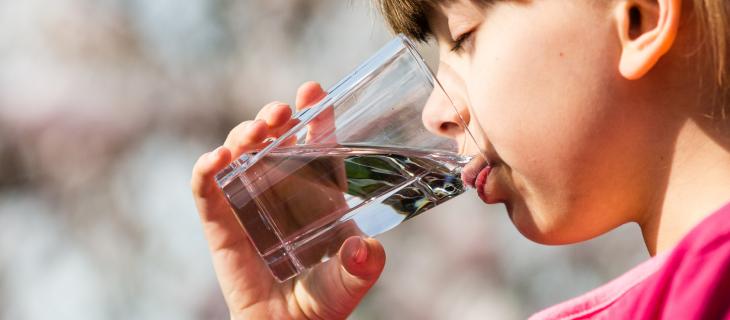 5 segni per riconoscere quando hai bisogno di bere più acqua alt_tag 5 segni per riconoscere quando hai bisogno di bere più acqua alt_tag