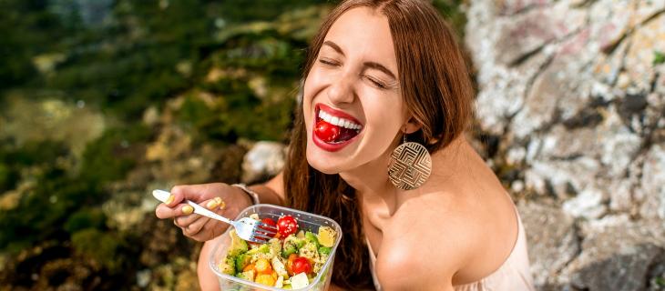 Mangiare bene e restare idratati aiuta a essere felici alt_tag Mangiare bene e restare idratati aiuta a essere felici alt_tag