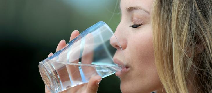 I 5 segnali che ti dicono di bere più acqua 