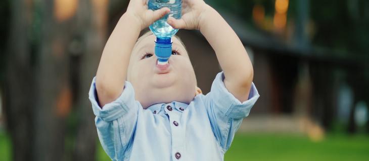 I bambini che bevono poco soffrono di tosse più degli altri 