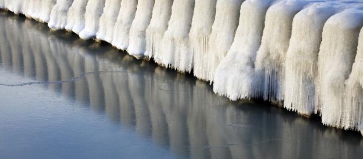 Il lago Michigan trasformato in una distesa di ghiaccio appuntito - In a Bottle