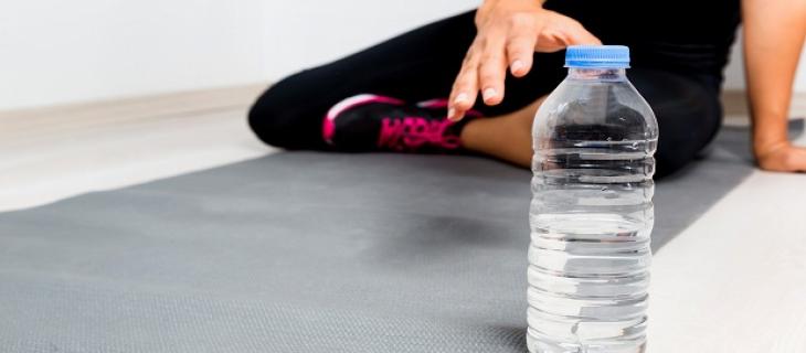 Bevi poca acqua? Ecco i 6 effetti negativi a cui vai incontro
