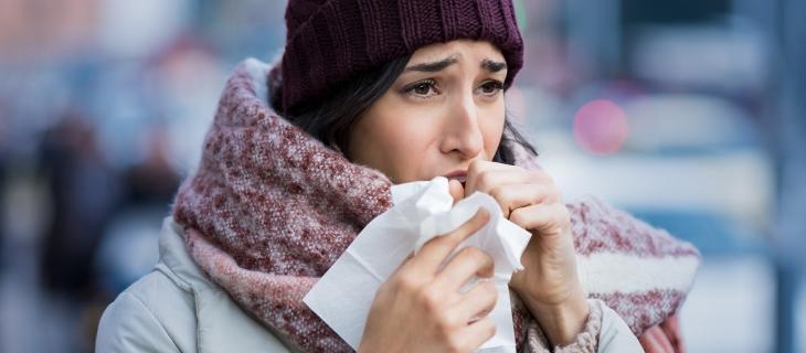 Influenza e raffreddore si combattono con idratazione e riposo 