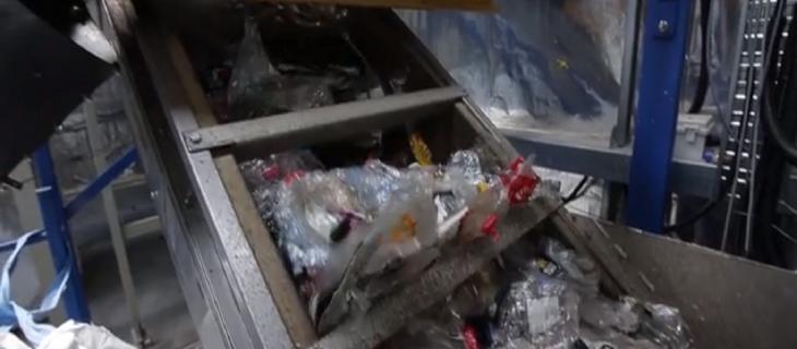 Le bottiglie di plastica diventano imballaggi alimentari Le bottiglie di plastica diventano imballaggi alimentari
