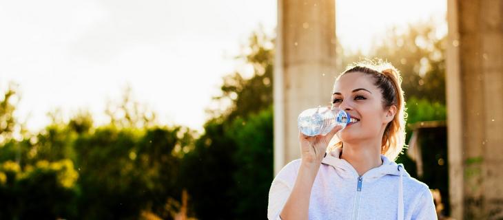 Malattie da calore: bere tanta acqua aiuta a prevenirle 