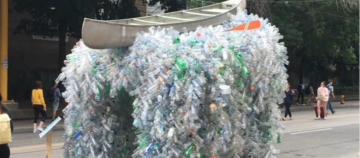 Rebecca Jane Houston e le bottiglie di plastica come opere d’arte – In a Bottle
