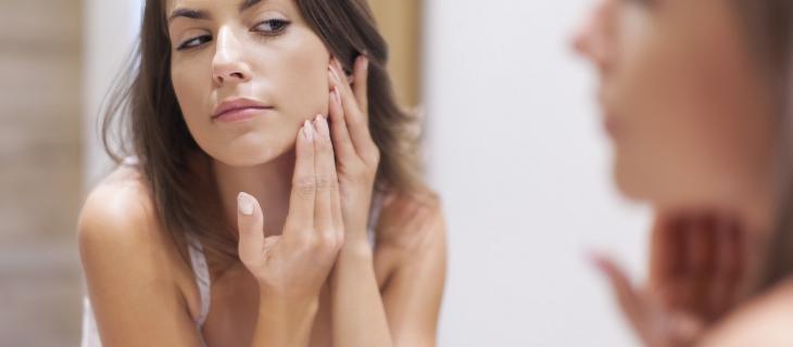 Una corretta idratazione aiuta a prevenire l'acne Una corretta idratazione aiuta a prevenire l'acne