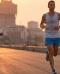 Allenarsi all'alba o al tramonto la guida all'idratazione strategica per i runner estivi